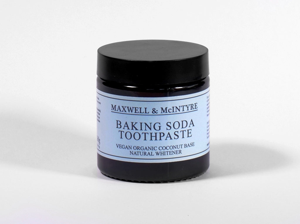 Natural Baking Soda & Coconut Oil Toothpaste: A Radiant Smile Awaits!